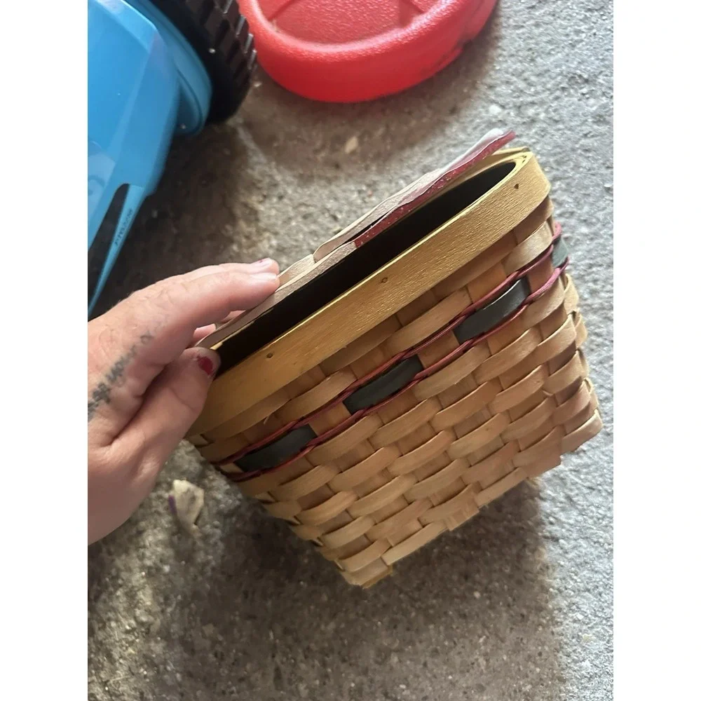 VTG Woven Basket W/ Wood Santa Claus Hinged Lid & Handle- Christmas Decor